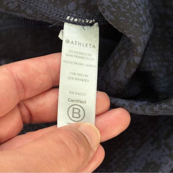 • [Athleta] Ultimate 7/8 Tight • - Picture 6 of 11